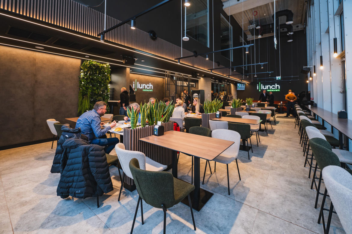 Olivia Prime z restauracją, gdzie AI kontroluje jakość i czas wydania