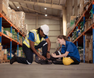 Pierwsza pomoc w halach przemysłowych – organizacja i praktyka