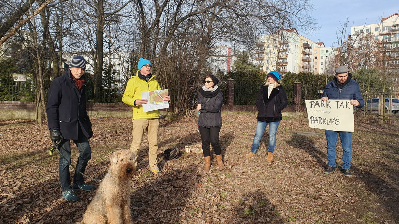Urzędnicy chcą z zielonego skweru zrobić parking. Mieszkańcy wolą park