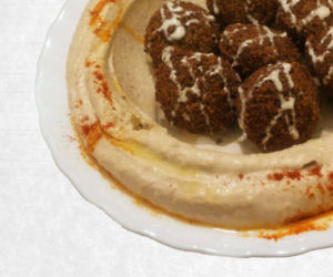 Pyszny, chrupiący i... idealny na lato. Zobacz, gdzie zjeść najlepszy falafel w Warszawie! [RANKING]