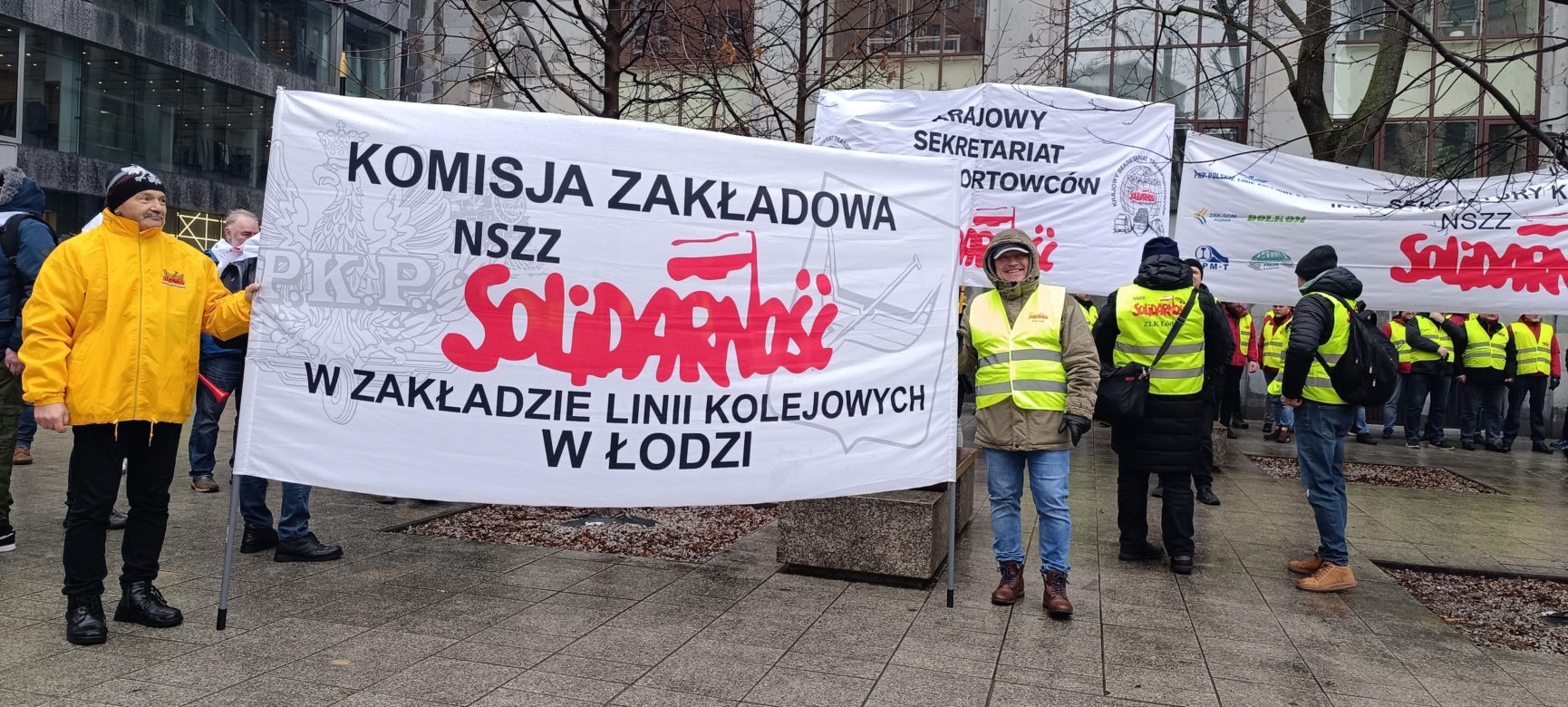 Komunikacyjny chaos w Warszawie. Autobusy i tramwaje stanęły. Na objazdach ponad 20 linii