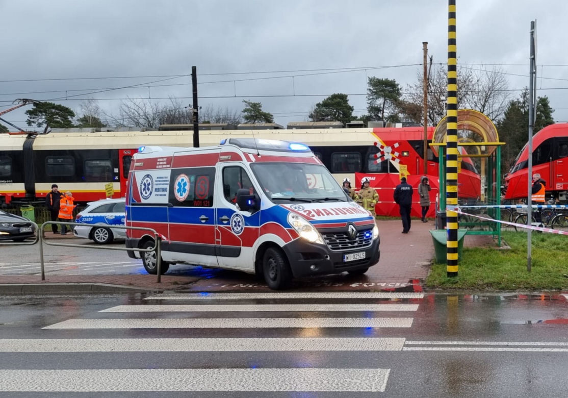 Makabra w Józefowie. Pociąg SKM zabił 14-latkę na przejściu dla pieszych!