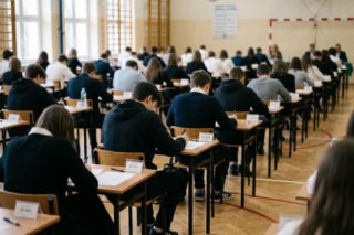 Rozprawka na maturze 2026 - tematy. Ten był o wiele łatwiejszy