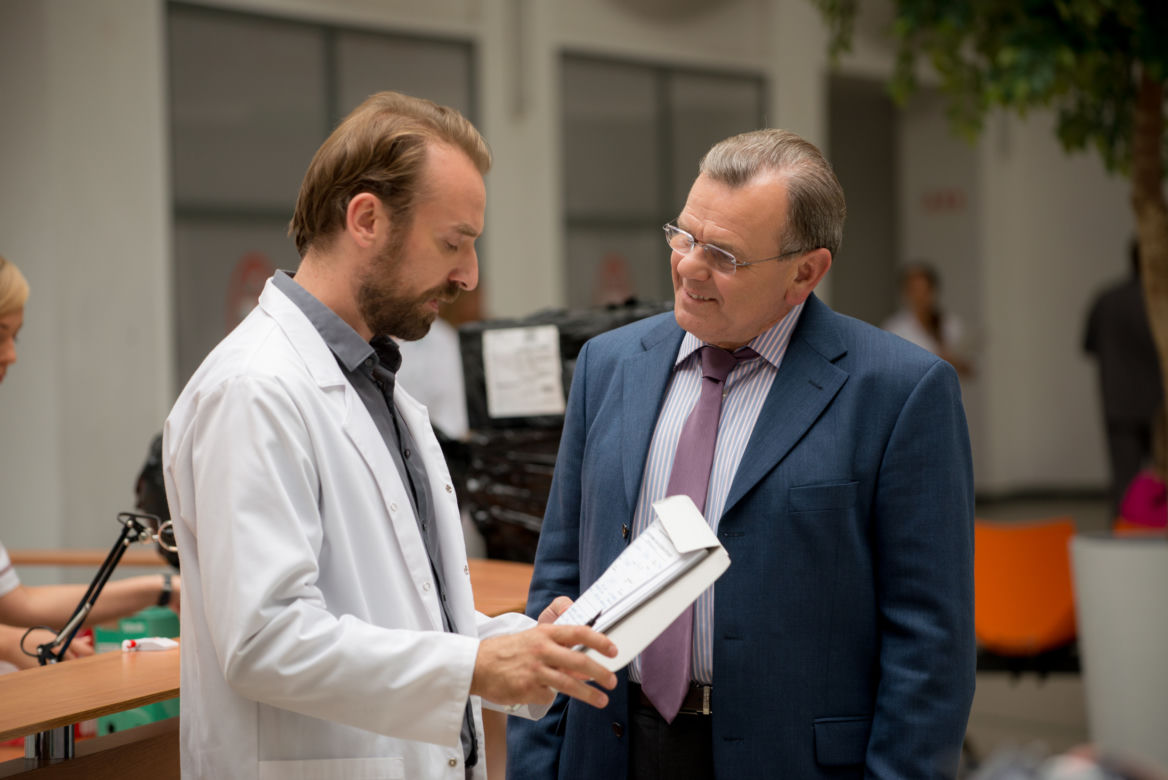 Lekarze 5 sezon odc. 11. Michał (Wojciech Mecwaldowski), Tadeusz Karkoszka (Krzysztof Jędrysek)