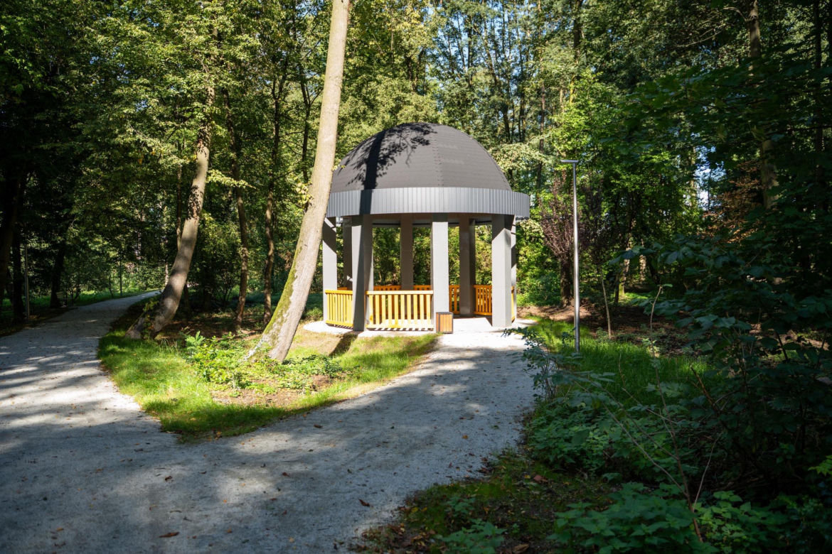 Zabytkowy park pod Lubawą zmienił się nie do poznania. Teraz wygląda jak z bajki
