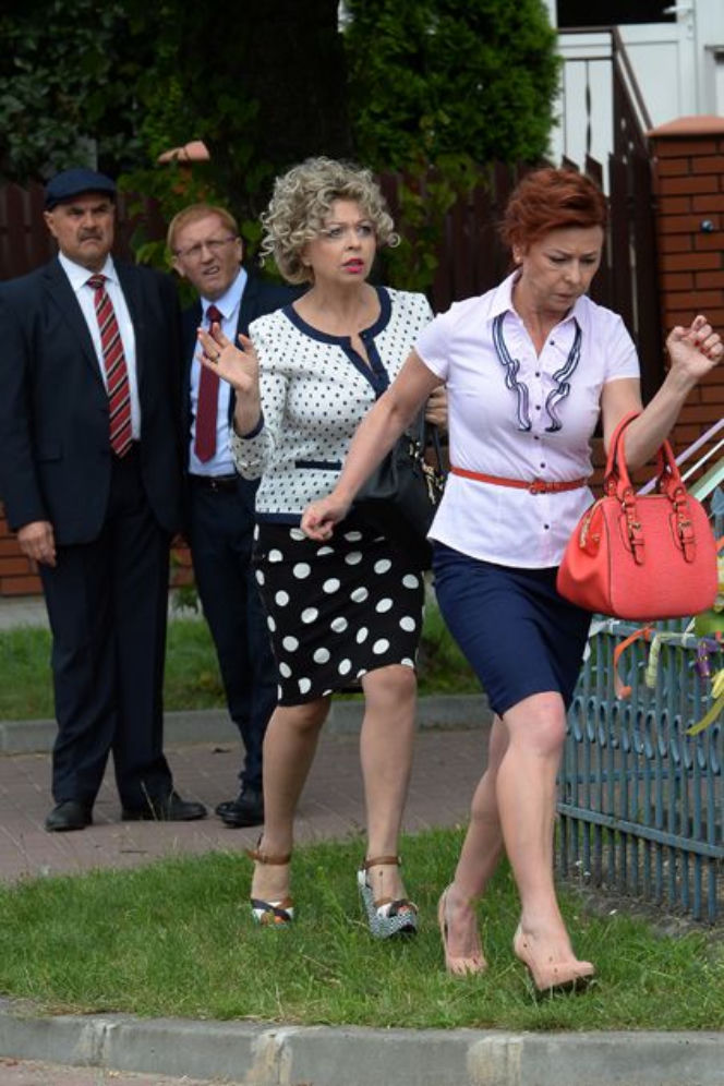Ranczo 9 sezon. Senator Kozioł (Cezary Żak), Czerepach (Artur Barciś), Lodzia (Magdalena Kuta), Halina (Violetta Arlak)
