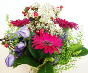 Tych kwiatów nie kupuj, jeśli nie chcesz spać w salonie. Nie uwierzysz, co oznaczają!