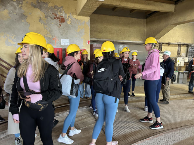 Trening fitness na stepie 600 metrów pod ziemią. Poznanianki zawalczyły o rekord Guinnessa