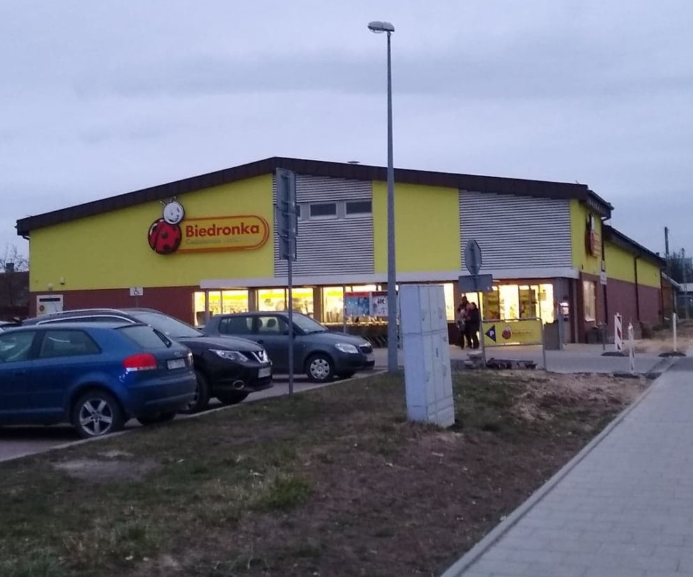 Biedronka. PODWYŻKI dla pracowników. Od stycznia będą zarabiać więcej. ZOBACZ ILE!