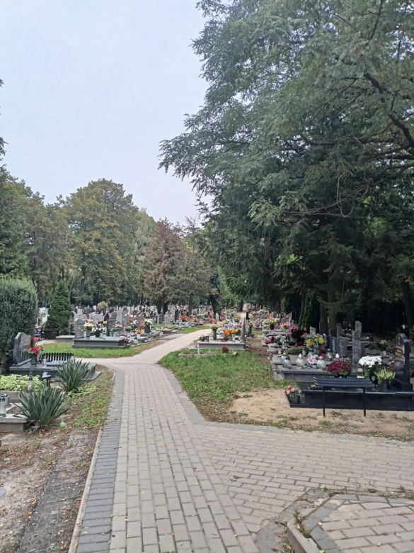 Ceny zniczy i wiązanek. Cmentarz Winiarski - Piątkowo Poznań