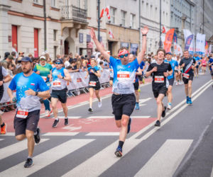 Bieg Konstytucji 3 Maja w Warszawie. Szybka trasa, tysiące uczestników [MAPA, UTRUDNIENIA]