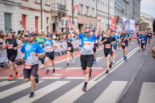 Bieg Konstytucji 3 Maja w Warszawie. Szybka trasa, tysiące uczestników [MAPA, UTRUDNIENIA]