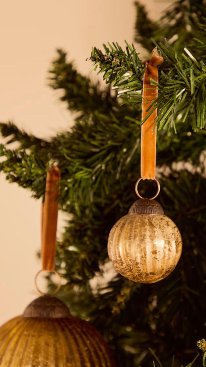 Złote bombki - Kave Home