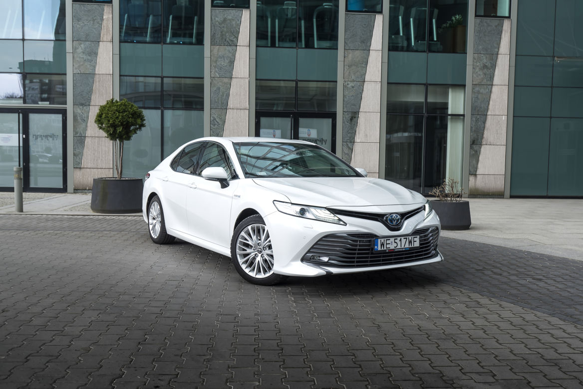 Toyota Camry 2.5 Hybrid 218 KM e-CVT Executive + VIP