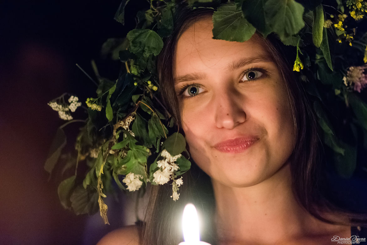 Ogień, wianki i szukanie kwiatu paproci: W Krakowie świętowano Noc Kupały [ZDJĘCIA]