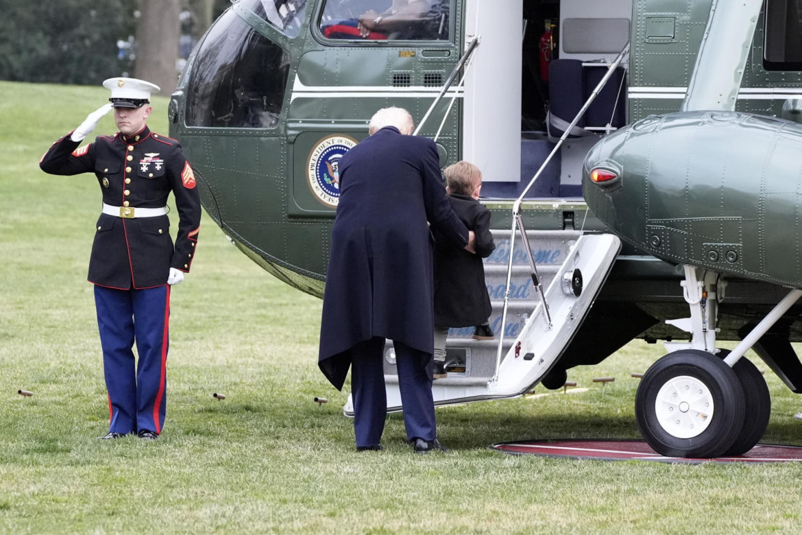 Trump robi za niańkę dla syna Muska! Zdjęcia mówią same za siebie