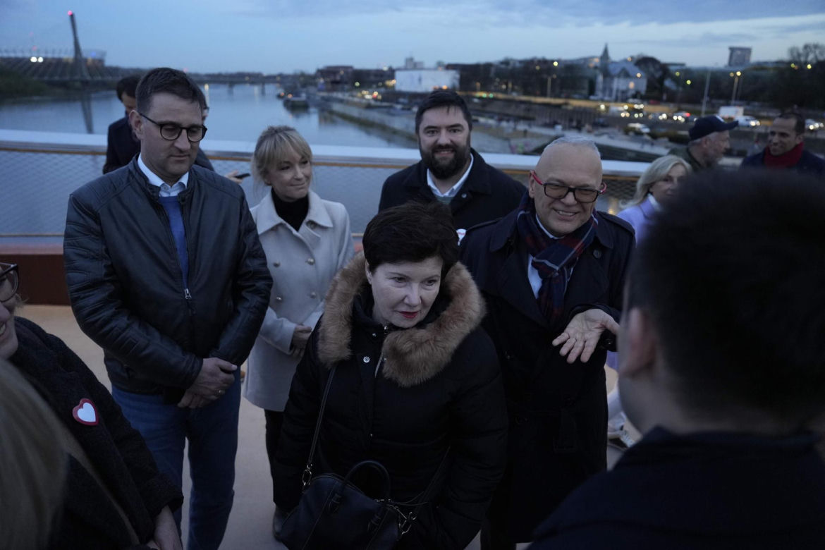 Otworzyli nowy most w Warszawie. Wielkie tłumy na spacerze z prezydentem
