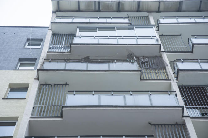 Śmieci, smród i strach na Gocławiu. Sąsiad zbieracz terroryzuje mieszkańców. "On potrzebuje pomocy"