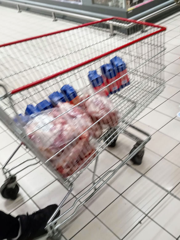 Oblężenie w szczecińskich sklepach z powodu koronawirusa