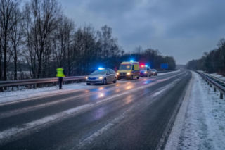 Śmierć z wychłodzenia na S61. Finał tragicznej podróży z Warszawy