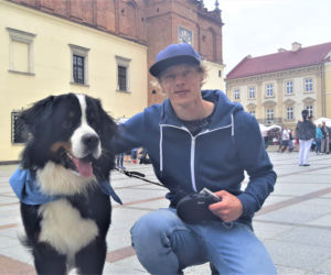 Barwna parada psów w Tarnowie! Tyle słodziaków w jednym miejscu!