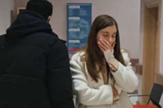 Złoty chłopak, odcinek 308: Piekielna awantura w rezydencji. Aysen spada ze schodów po starciu z Suną [ZDJĘCIA]