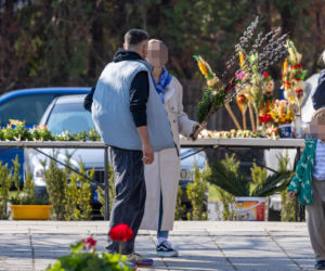 Rafał Maserak tańczący z palmami