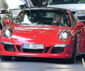 Agnieszka Woźniak-Starak: Wraca do życia w czerwonym Porsche 
