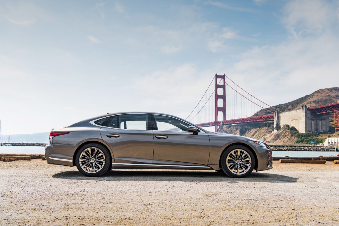 nowy Lexus LS500