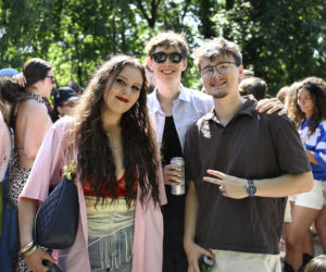 Tłumy w Warszawie! Czekają na koncert Bad Bunny'ego