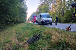 Wypadek na DK73 koło Szczucina. Rowerzysta potrącony przez samochód dostawczy