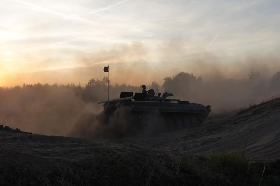 Zjawiskowe pokazy pirotechniczne, kurz i ryk silników