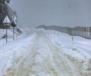 Ostróda w centrum śnieżycy. Burmistrz nocą ratował ludzi. Kierowcy nocowali w urzędzie