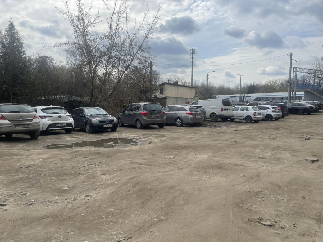 "Park & Gumofilce" - parking na dziko przy stacji PKP Warszawa Płudy (31.03.2025)