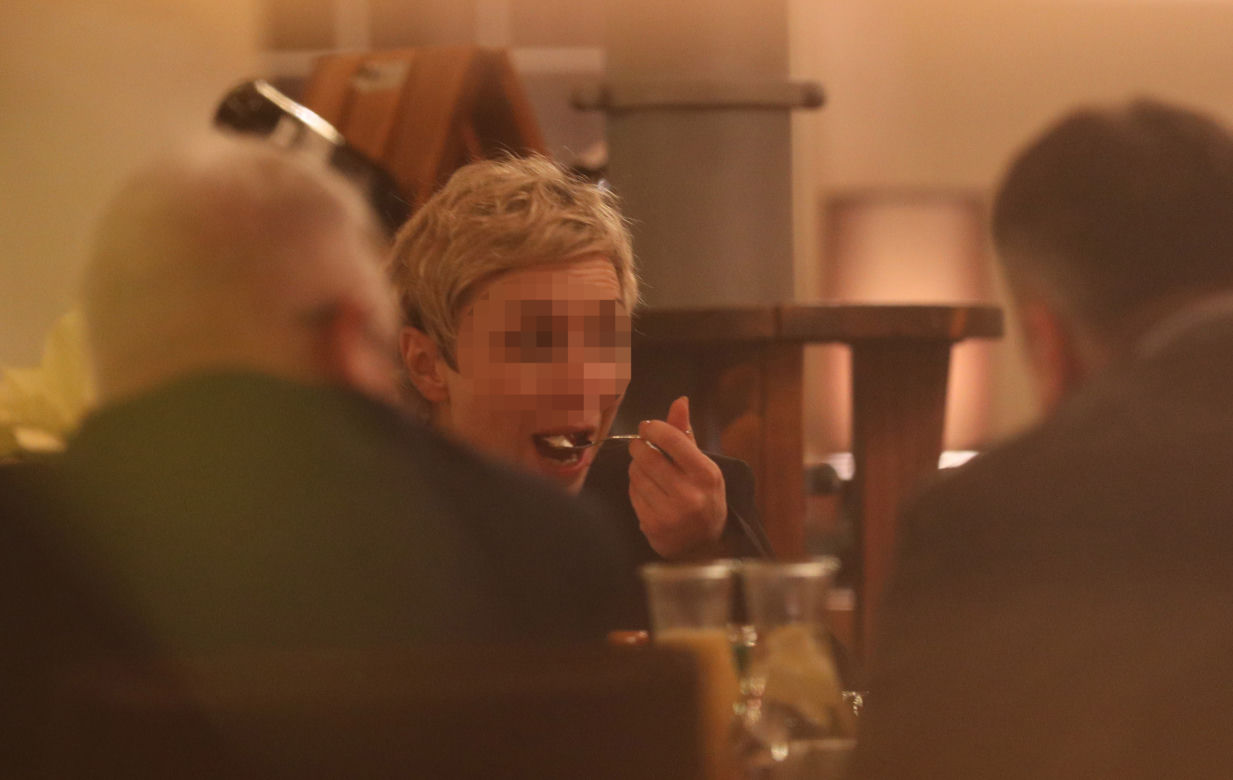 Hotelowa restauracja w piątkowy wieczór