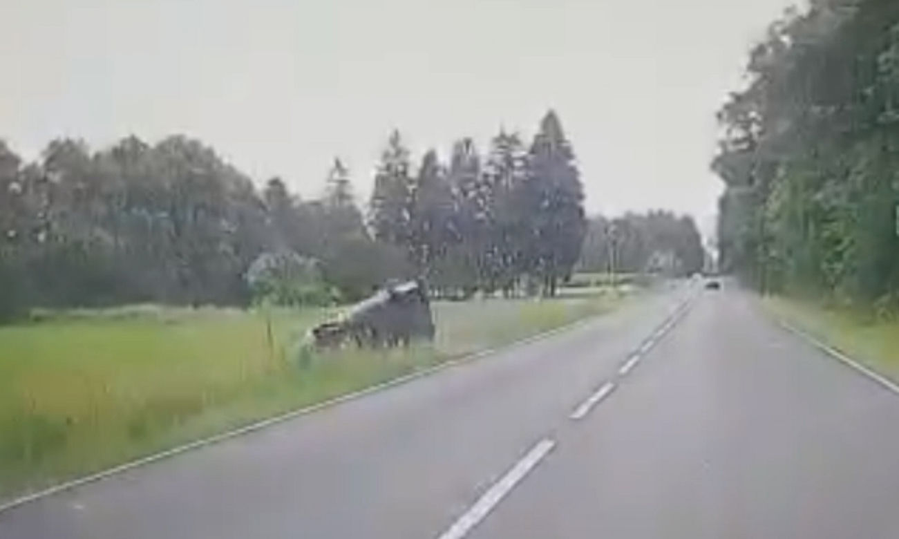Niesłychany wypadek na trasie Mława-Ciechanów! Zachowanie pijanego kierowcy audi uchwyciła kamera [ZDJĘCIA].