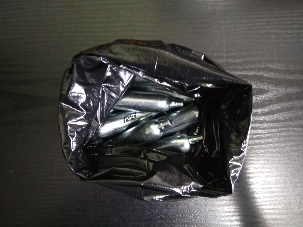 Ostrzelanie autobusu pod Krakowem. Kierowca i pasażerowie cudem uniknęli śmierci!