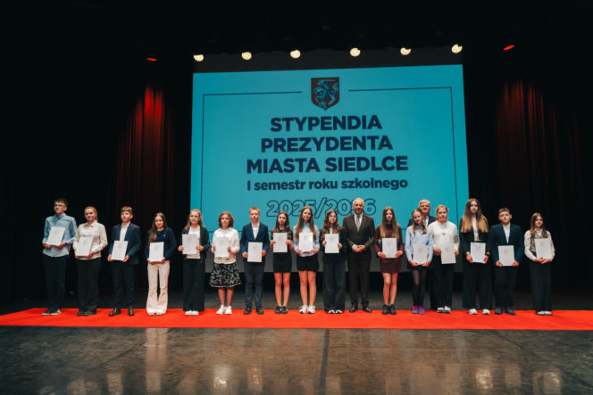 Najzdolniejsi uczniowie odebrali stypendia Prezydenta Miasta Siedlce