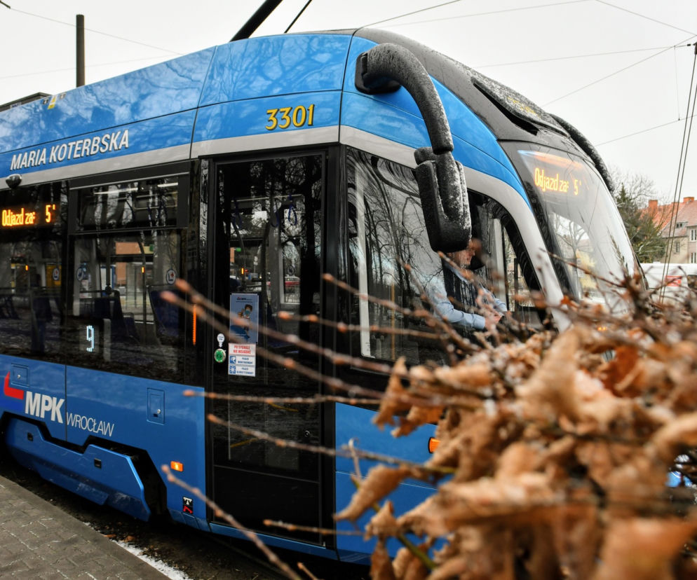 Wrocław. Tramwaj wbił się w bok autobusu na Borowskiej. Poważne utrudnienia 