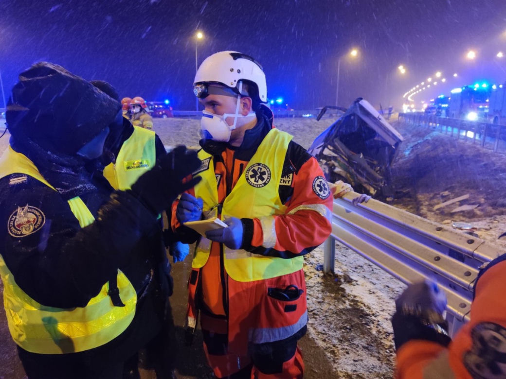 Autostrada A4. Dramatyczna relacja ratowników medycznych z miejsca wypadku autokaru