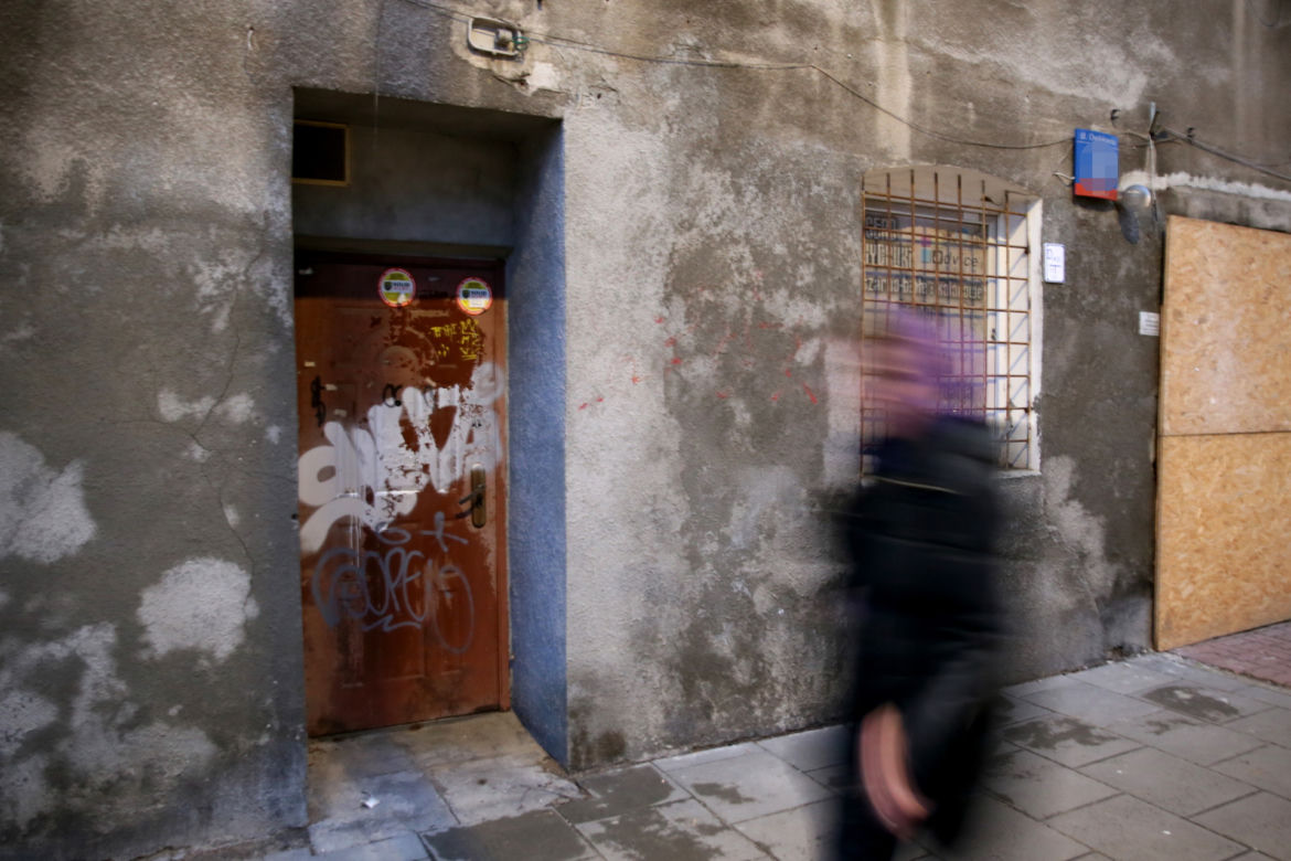 Praga-Południe: Złodzieje splądrowali wszystkie mieszkania w kamienicy na Kamionku. „Zabrali nawet deskę klozetową”