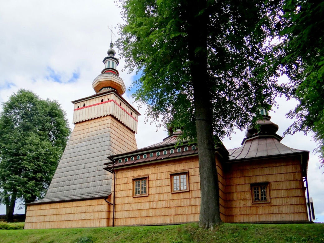To jedna z najmniejszych małopolskich wsi. Kiedyś król Polski podarował ją biskupowi z Krakowa 