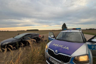 Kępno. Policyjny pościg za pijanym kierowcą zakończony w polu!