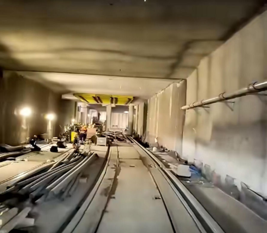Tramwaje już jeżdżą pierwszym podziemnym tunelem tramwajowym w Warszawie