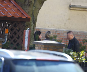 Marta Kaczyńska idzie ze święconką