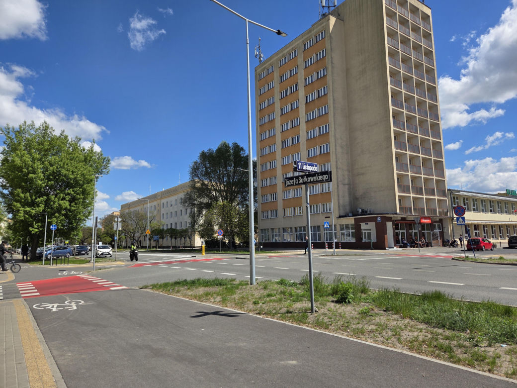 Tak się teraz jeździ na osiedlu Leśnym w Bydgoszczy. Nowa organizacja ruchu na ul. Sułkowskiego!