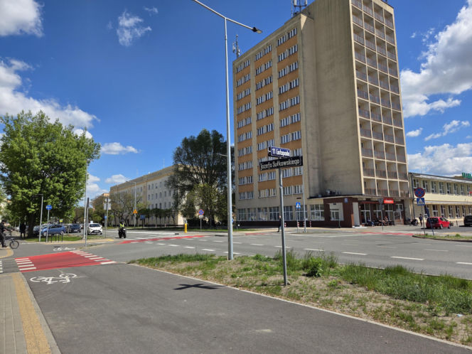 Tak się teraz jeździ na osiedlu Leśnym w Bydgoszczy. Nowa organizacja ruchu na ul. Sułkowskiego!