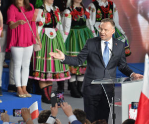 Wybory 2020. Duda gratuluje Trzaskowskiemu. Został wybuczany przez własny sztab