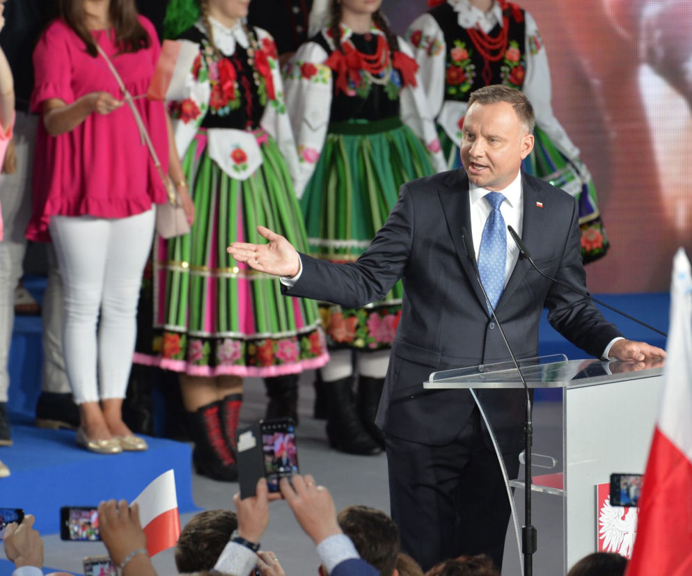 Wybory 2020. Duda gratuluje Trzaskowskiemu. Został wybuczany przez własny sztab