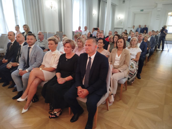 Będą remonty dróg, renowacja zabytków czy inwestycje wodno-kanalizacyjne. Ponad 18 mln zł z budżetu Mazowsza na inwestycje w powiecie siedleckim
